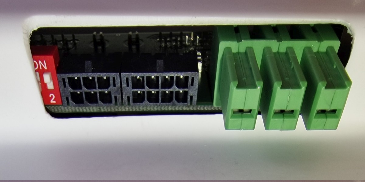 ../_images/lfp-wakeup-terminal-resistor-active.jpg